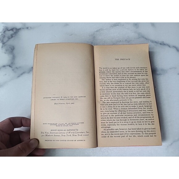 The Amorous Adventures Of Moll Flanders By Daniel Defoe Paperback - Picture 4 of 10